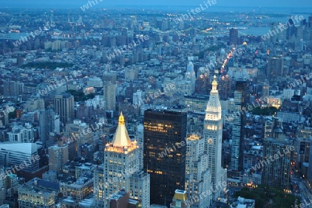 Blick auf Manhattan bei Nacht