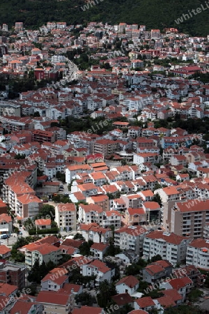 Das Moderne Zentrum der Adria Stadt Budva mit vielen neuen Appatementhausern in Montenegro im Balkan am Mittelmeer in Europa.