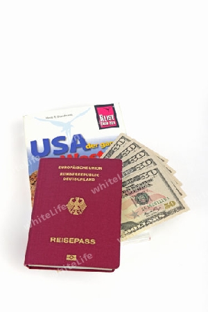 Reisef?hrer USA, S?dwesten, Reisepass Bundesrepublik Deutschland, mehrere 50 Dollarscheine, Symbolbild Reisenplanung USA