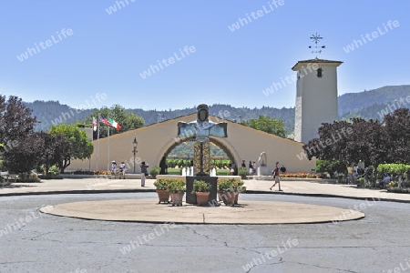 Eingangsbereich  der Robert Mondavi Winery, Napa Valley, Kalifornien, USA