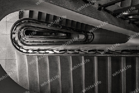 Treppenhaus monochrom