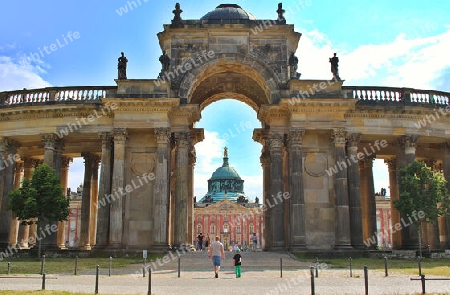 Blick zum Neuen Palais in Potsdam Sanssouci