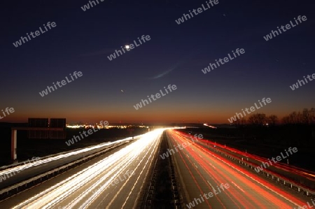 Autobahn A4 bei Nacht