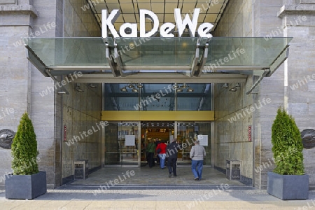 Eingangsbereich des Luxuskaufhaus KaDeWe, Kaufhaus des Westens, Tauentzienstrasse, Berlin, Deutschland, Europa, oeffentlicherGrund