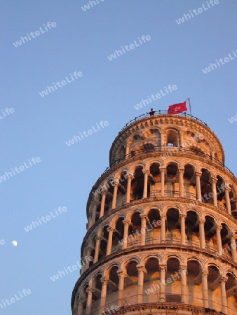 Schiefe Turmspitze im Pisaner Abendlicht 