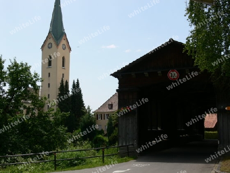 Dorfkirche und Holzbr?cke