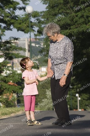 Grossmutter und Enkelkind