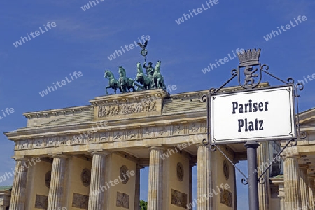 Pariser Platz, Stra?enschild vor dem Brandenburger Tor, Berlin, Deutschland, Europa 