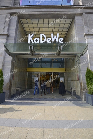 Eingangsbereich des Luxuskaufhaus KaDeWe, Kaufhaus des Westens, Tauentzienstrasse, Berlin, Deutschland, Europa, oeffentlicherGrund