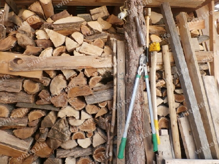 Holzlager mit Werkzeug P5160813