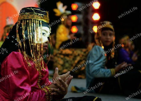 Kinder bei einem traditionellen Konzert im Santichaiprakan Park am Mae Nam Chao Phraya in der Hauptstadt Bangkok von Thailand in Suedostasien.