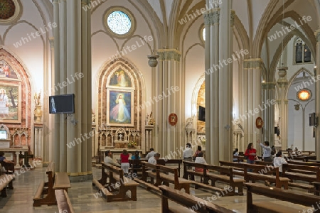 Innenraum der katholischen Kathedrale in der Altstadt von Guayaquil, Ecuador, Suedamerika