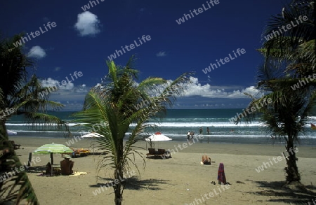 Ein Strand an der Kuta Beach in der Kuta Bay im Sueden von Bali auf der Insel Bali in Indonesien.