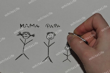 M?dchen zeichnet Familie