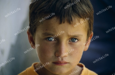 Junge in Albanien
