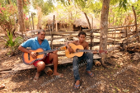 Zwei Musikanten bei Venilale in Zental Ost Timor auf der in zwei getrennten Insel Timor in Asien.