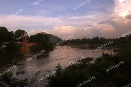 Die Landschaft am Xe Bang Fai River beim Dorf Mahaxai Mai von Tham Pa Fa unweit der Stadt Tha Khaek in zentral Laos an der Grenze zu Thailand in Suedostasien.