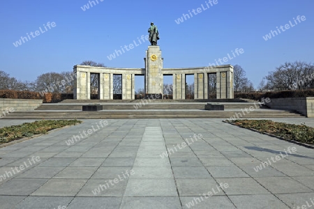 Sowjetische Ehrenmal fuer die gefallenen russischen, sowjetischen Soldaten des 2. Welkrieges, Strasse des 17. Juni, Berlin, Deutschland, Europa