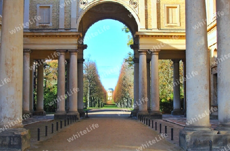 Orangerie Potsdam mit Blick zur Krim Linden Allee 