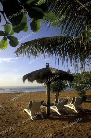 Ein Strand an der Kuta Beach in der Kuta Bay im Sueden von Bali auf der Insel Bali in Indonesien.
