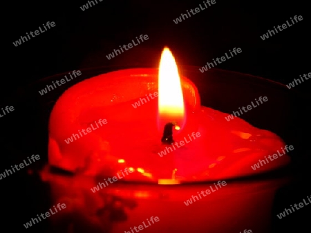 Kerze mit Flamme rot im Glas Advent, Weihnacht