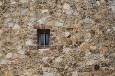 kleines Fenster in der Mauer