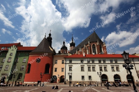 Der Maly Rynek Platz mit der Marienkirche in der Altstadt von Krakau im sueden von Polen. 