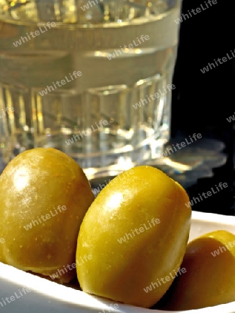 Oliven zum Wein