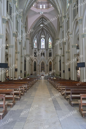 Innenraum der katholischen Kathedrale in der Altstadt von Guayaquil, Ecuador, Suedamerika