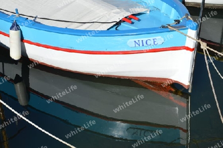 Fischerboot im Hafen von Nice