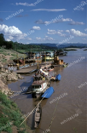Das Ufer des Mekong River in Houay Say im Norden an der Grenze zu Burma in Laos in Suedost Asien.