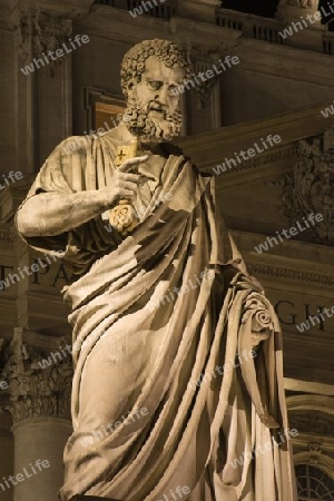 Rom - hl. Peter statue in Vatican - Nacht