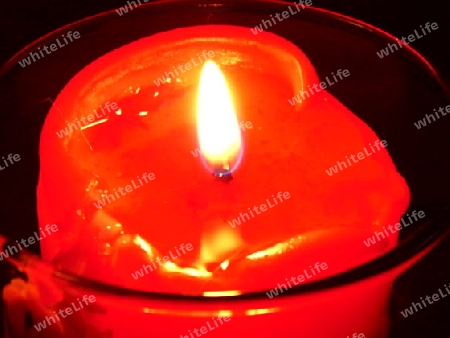 Kerze mit Flamme rot im Glas Advent, Weihnacht