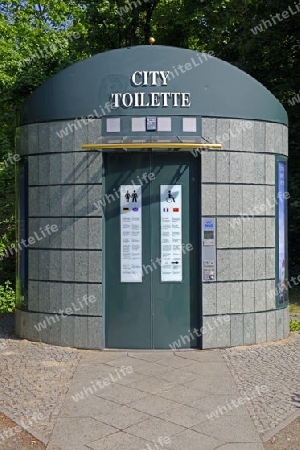 City Toilette der Firma Wall,  Berlin, Deutschland, Europa , oeffenlicherGrund