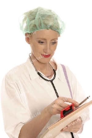 Krankenschwester beim Blutdruck messen