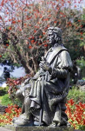 Die Statue von Kolumbus im Stadtzentrum von Funchal auf der Blumeninsel Madeira, Portugal. 