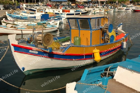 Fischerboot im Hafen von Elounda, Kreta