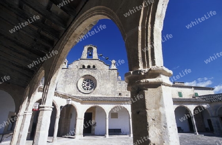 Der Innenhof des Kloster Santuario de Sant Honorat auf dem Berg Puig de Randa im Zentrum der Insel Mallorca einer der Balearen Inseln im Mittelmeer.  