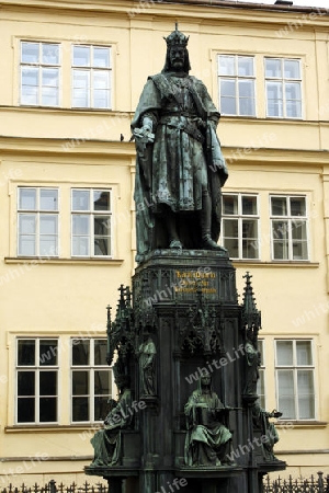 statue kaiser karl IV in prag