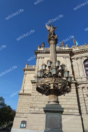 Engel Säule vor Rudolfinum, Prag