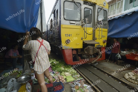 the Maeklong Railway Markt at the Maeklong railway station  near the city of Bangkok in Thailand in Suedostasien.