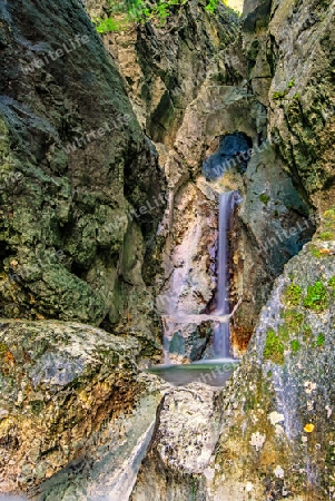 Wilde Natur am Heckenbach Wasserfall am Kochelsee, Bayern
