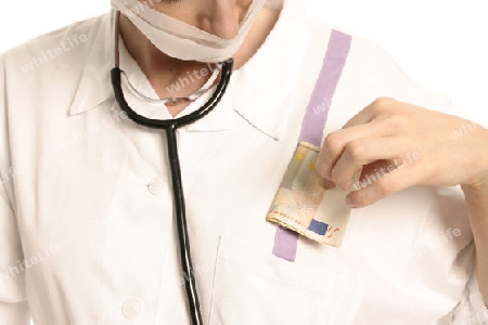 Krankenschwester mit Geldscheinen
