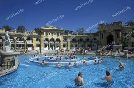 Das Szechenyi Bad in Budapest der Hauptstadt von Ungarn in Osteuropa..