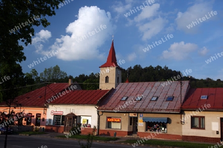 Die Kirche im Dorf Spisska Stara Ves in der Tatra an der Grenze zu Polen in der Slowakei.