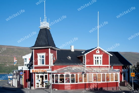 Der Norden Islands, rotes Haus in Akureyri 