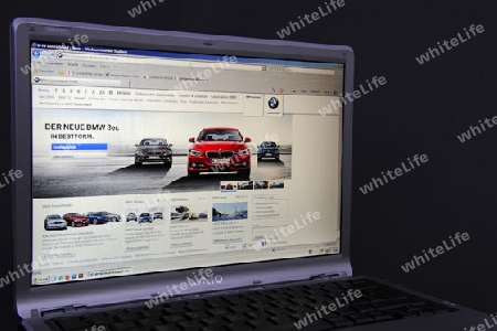 Website, Internetseite, Internetauftritt der BMW AG  auf Bildschirm von Sony Vaio  Notebook, Laptop