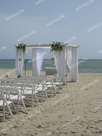 Dominikanische Republik. Hochzeitspavillon am Strand
