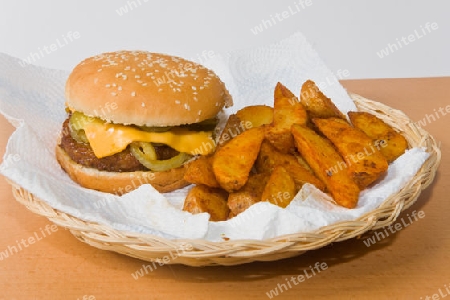 Hamburger - Cheeseburger mit Wedges