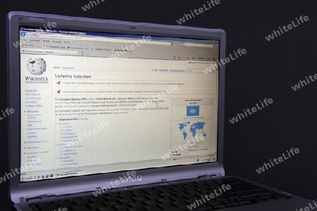 Website, Internetseite, Internetauftritt des Internetlexikon Wikipedia  auf Bildschirm von Sony Vaio  Notebook, Laptop